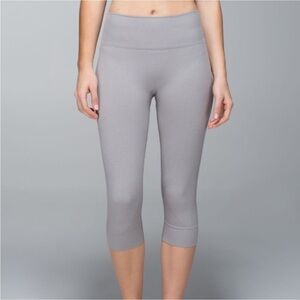 J173 Lululemon Seamlessly Street Crop In Heather Grey